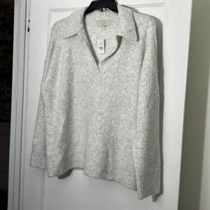 Women’s long sleeve v-neck sweater